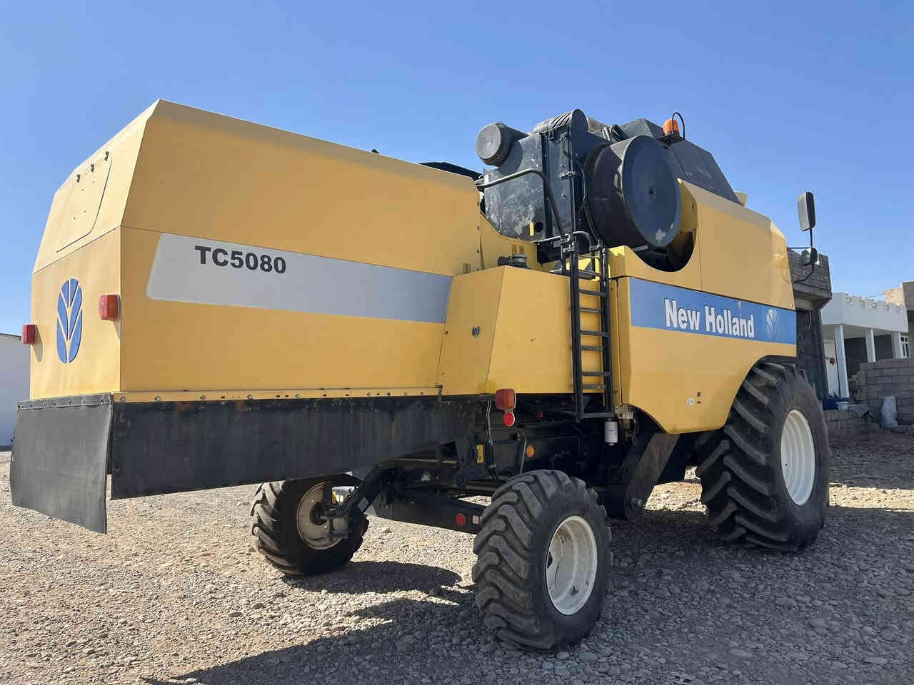 للبیع حاصودە  ٥٠٨٠ مودیل ٢٠١٢فول موسفات  دبل درام  دبل کشن کهیرابای تبلە ٢٠ فوت مدیوما ایداما کامل جاهز 

***********    عنوان قظاء بردرش
