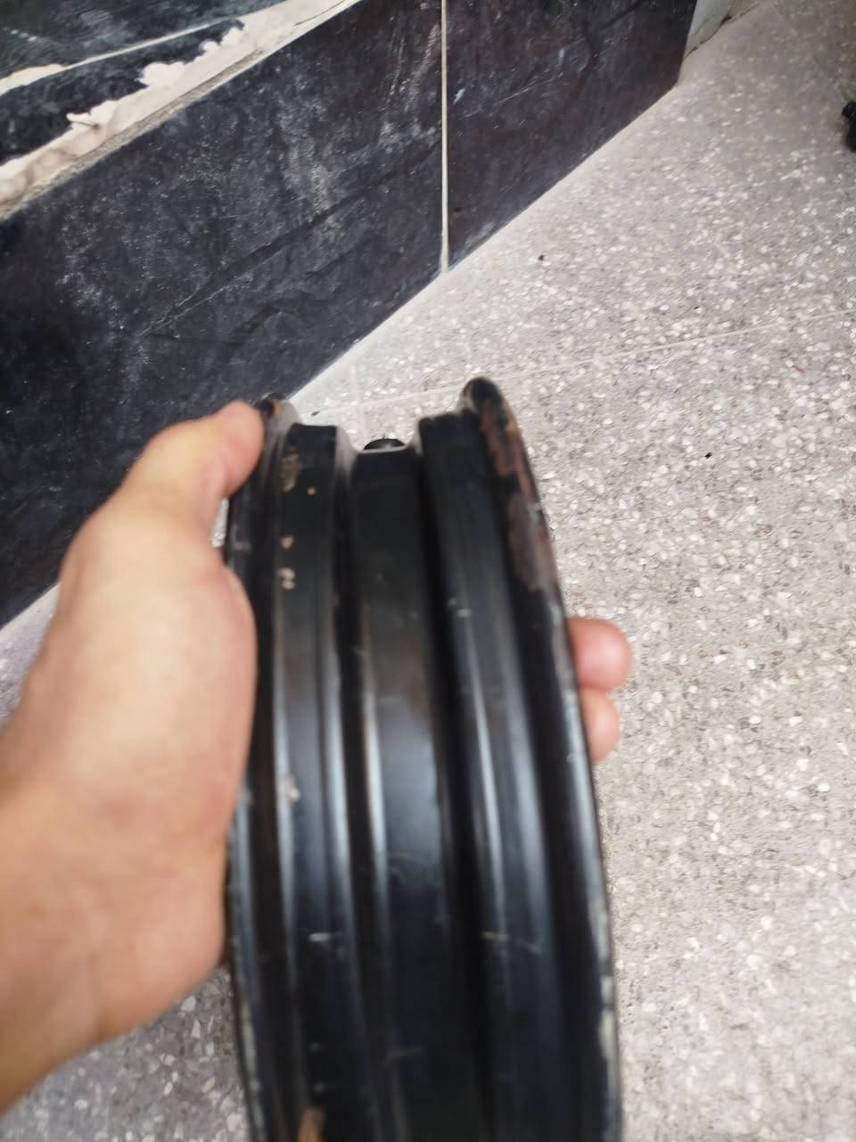 السلام عليكم ويل R9 بي عواج ماعرف يتصلح او لا للبيع السعر 12 الف ه*********** او تراسني على الخاص موجود وربي يرزق الجميع
