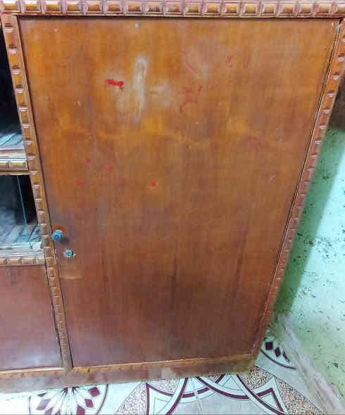 بوفيه نضيفه وحلوه للبيع مستعجل عله بيعهة سعرهة 140 بيهة مجال للطيبين اذا تريدهة خابرني عله رقمي او دز بتعليقات اطبلك خاص وتددللون موجود واتساب :***********
