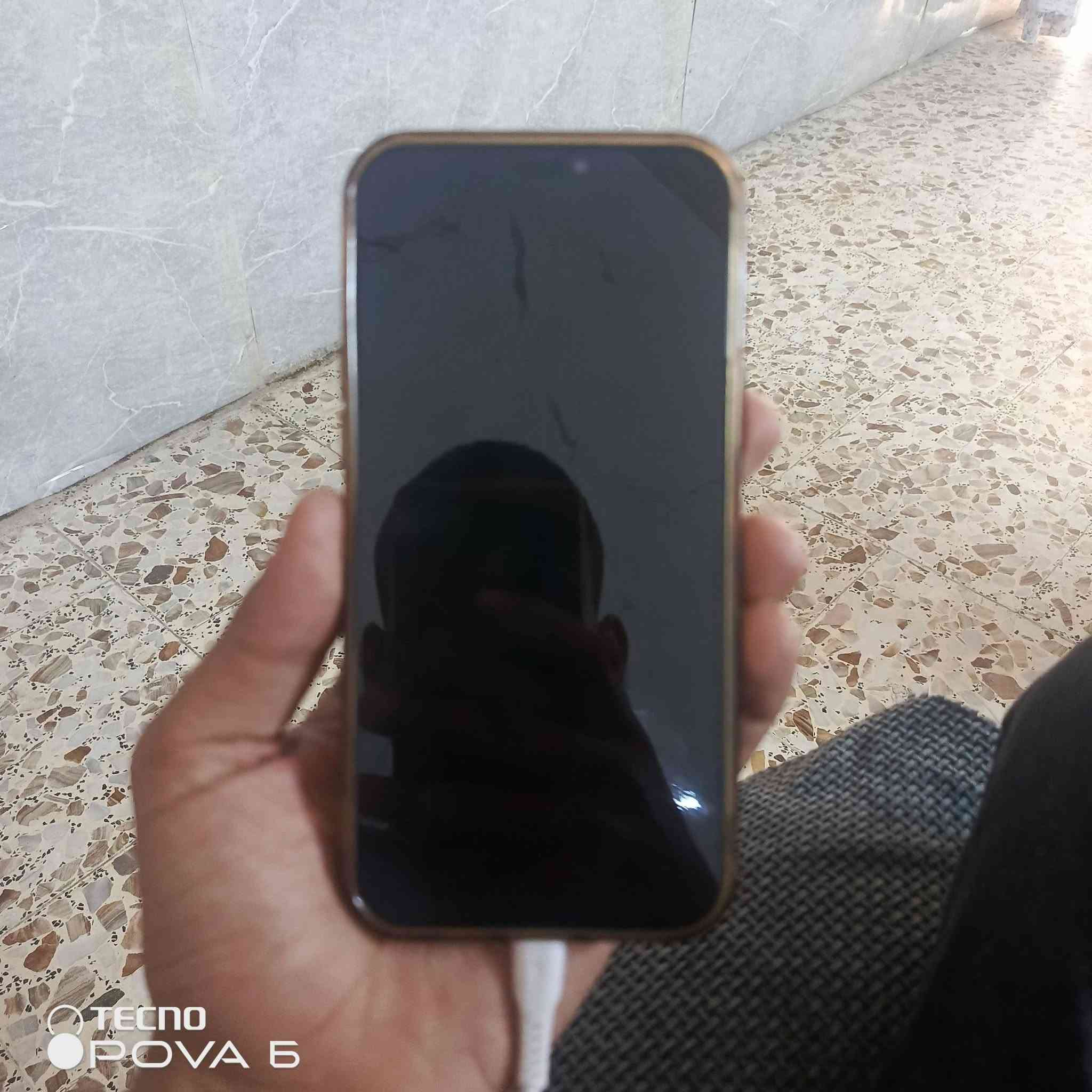 ايفون لبيع ١٢ ابو ماكس الذاكره١٢٨ جهاز جديد مامفتوح اليوم اشتريته الله شاهد ٤٠٠ هسا وكع مني وريده بل٣٥٠ مامثره علا المس ابد بكاني الشعب***********
