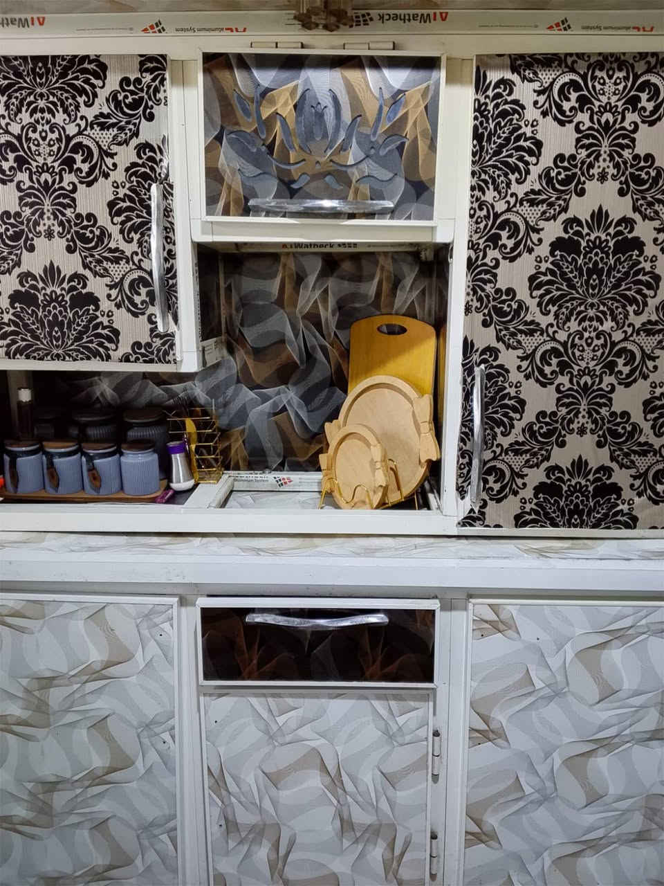 السلام عليكم كاونتر للبيع السعر 350 مستعجل ع بيعته مثل ما جاي شوفه بصور كاونتر نضيف العنوان البصره القبله حي الشهداء للتوصل ***********
