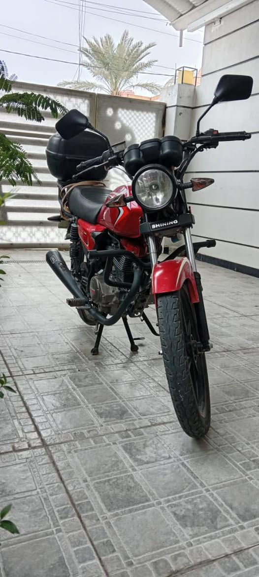 دراجة shining صيني موديل  ٢٣
محرك ١٥٠ 
مرقمه مال موظف من البيت للدائرة
السعر مليون و ٦٠٠ وبيها مجال
***********
