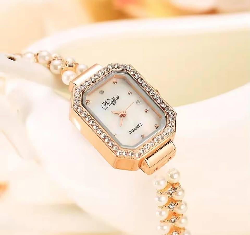 ساعة نسائية ليلو متوفرة باللون الذهبي والفضي
مكينة اصلية


**إذا كنت صاحب هذا الإعلان وتريد حذفه لأي سبب، رجاءا أرسل رسالة إلى الدعم الفني**