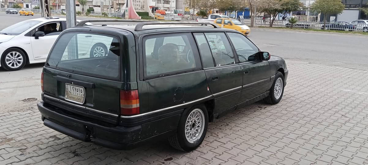 سلام عليكم بيع مستعجل او مقدم وباقي نتفاهم عليه وسعره 33  وفيديو موضح بيه كلشي  سياره اوميكا استيشن حجم 20 بلادي  رقم كركوك أليف مشروع وطني سنويه لل 2028  كير محرك صدر خلفي وامامي كلها شرط  تايرات جديده دوشمه وكشنات وسقف جديده كهربائيات كامل سياره مال بيت جني  حاضر من كلشي  صبخ بلادي جامات كهربائية عنواني كركوك *********** اذا مو شراي لاتراسلني فدوه
