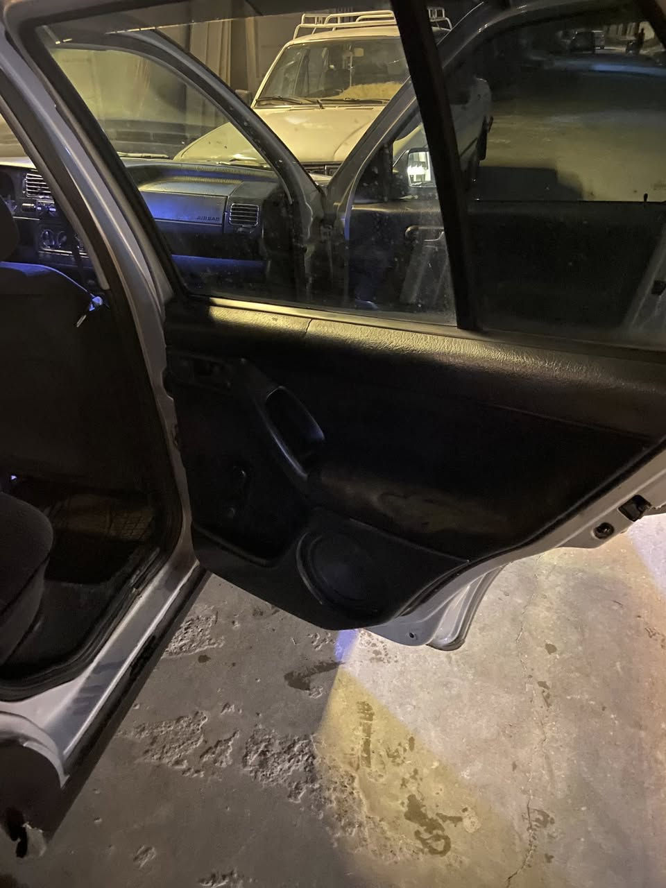 السلام عليكم
كولف نفخ موديل 1992

صبغ ثلاث قطع 

محرك كير جديد 

تبريدشغال 

العنوان موصل ايسر 

السعر 50 وبيها مجال 

للاستفسار اتصل ***********

***********
