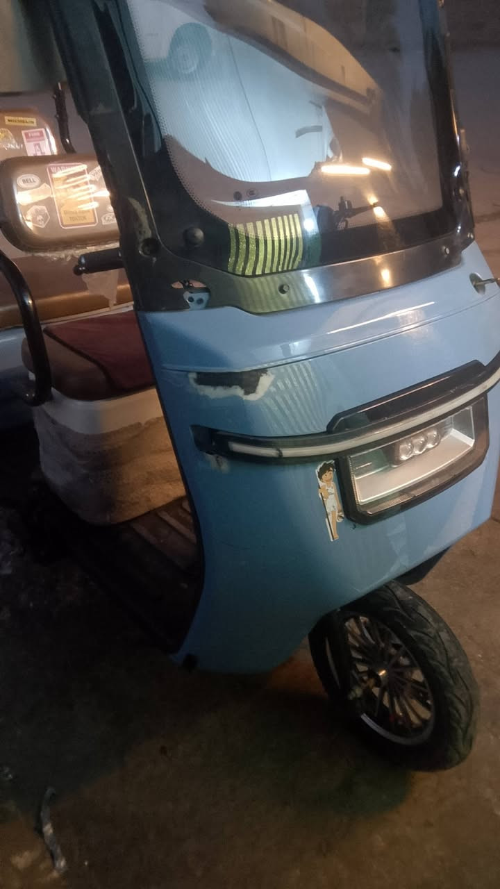 ***********
تكتك للبيع مكان بغداد تفاصيل خاص او 
950 بيه مجال السعر
