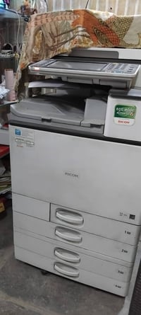 محتويات المكتبه المحل للبيع لعدم التفرغ بغداد الاتصال ٠٧٧٠١٠٢٦٨٨٨المحت...