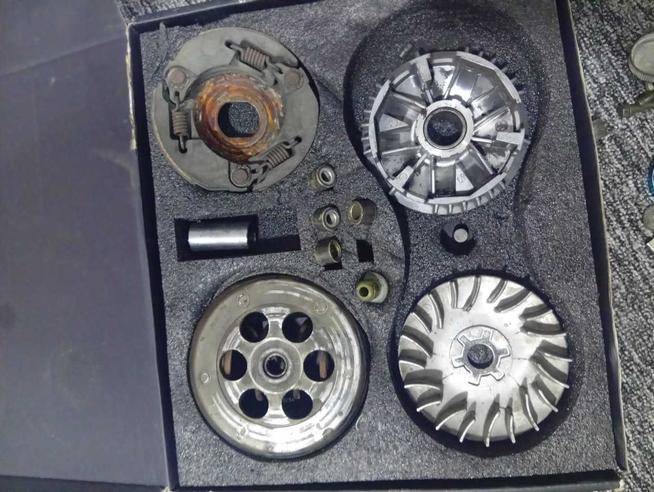 سلام عليكم شباب
كلجات ماكس اصلي بلادي 
دبل خلفي شغال 
خرز بلادي 5غرام 
تعلاكه 
صالنصه بلادي,,***********
