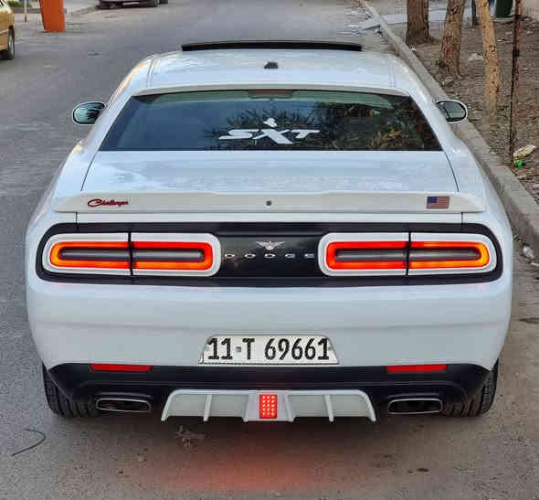 بسم الله الرحمن الرحيم
((للبيع او مراوس بسيارة اقل)) 
دوج جالنجر SXT تو ويل 2015 محرك 3600
صارلها 5 سنوات عندي وعلى ايدي
رقم بغداد بأسمي يعني تحويل ثاني يوم
*مواصفات:
فتحة سقف سلايد
بصمة تشغيل
تشغيل عن بعد
شاشة كبيرة
كامرا خلفية
شفتات استيرن
بصمات عدد 3 اصليات
لايتات زنون اصلي ضمان
ويلات بلادية 18 SXT
تخم تاير جديد شديته قبل شهر
الصدر الامامي والخلفي كله جديد قبل شهر بدلته يم حسين الدبي بشرط تنام جوه السيارة وتشوف بعينك.. 
المحرك والكير والتبريد والتدفئة كله تمام بدون اي خلل.. 
الدروعة الي جوه المحرك بلادية...
الفيتبم والمساعد اصليات...
ومبدل دهن جديد امزويل اصلي مع الفلتر وفلتر الشوتة...
ومبدل دهن الكير والفلتر اصلي...
بالمناسبة السيارة تمشي ع البنزين العادي كلش طبيعي واني كله افولها عادي بدون اي ادفانز... 
*الاضافات:
داش كام 3 كامرات امامي خلفي داخلي
دوسات جانبية مسطرة
دفيوزر فسفورة خلفي
لحية جي تي اصلية
زعانف امامية
شفقة خلفية
سبويلر خلفي
كفرات سستم كامل خارجي.. لايت وبك لايت وشباك
كفرات سستم كامل داخلي.. فتحات تبريد واستيرن وتحكمات ودكم لايت وكير وقبضة گير وشفتات..

( (صور الحادث موجودة كلها بالمنشور
حادثها بالتاير اليمين والجاملغ والباقي طخطخات مأشر عليهن..
البجم كبس بلاد من الداخل حتى الراديترات بلادية..
يعني بيها اربع قطع ونص صبغ
اني ابيع صبغ حزام اكرر ابيع صبغ حزام حتى ما اتعبك ))
...الايرباكات سليمة عدا ايرباك البردة اليمين... 
السيارة ماشية 104 الف
#السعر148ورقة
مكاني بغداد حي العامل
***********
