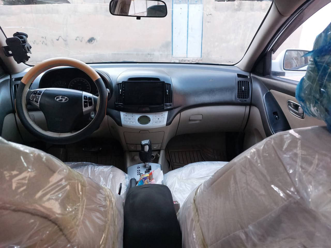 السلام عليكم
افانتي موديل 2009 خليجي كفاله عامه عده شبر صبغ بالجاملغ الامامي كما موضح بالصوره. مواصفات فول
فتحه
تحكمات استيرن جهتين
تبيرد بيانو
ABS
 كشنات جلد هيتر
شاشه دواره
تحكم اناره
اناره بالابواب
سياره على وضع الشركه
منظومه تبريد كامله. جديده +فريز تدفئه
تخم تاير قبل اسبوع. شديته
صدر باتري منظومه بانزين كله جديد
السعر 118 وبيها مجال بسيط
استفسار اكثر الاتصال بالرقم. ***********
