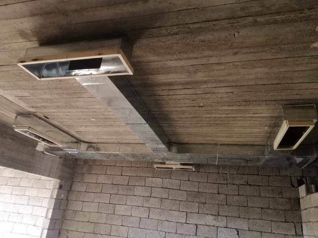 دكتات تبريد مركزي  مجاري هوائيه
شغل شرط هندسي وتوزيع الهواء بالتساوي وسليكون لمنع التسريب وتثبيت سيبورتات
#مهندسين #مقاولين #بناء #دكتات
***********
***********

