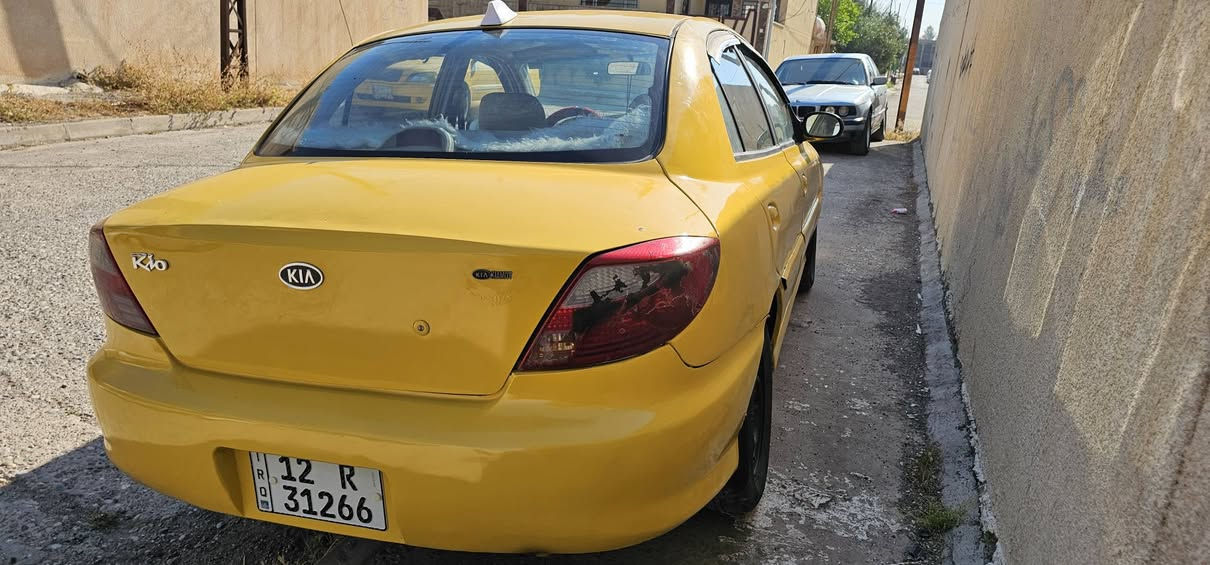 السلام عليكم 
للبيع. 
كيا ريو موديل  2001 بأسمي 
كير محرك  مازدا  حجم 323 محرك بي رخاوا كير نضيف 
اوتوماتيك تبريد  كانت أجرة تحولت خصوصي  بعد التحويل 
السعر 4000$ 
اي استفسار  ***********
***********.
