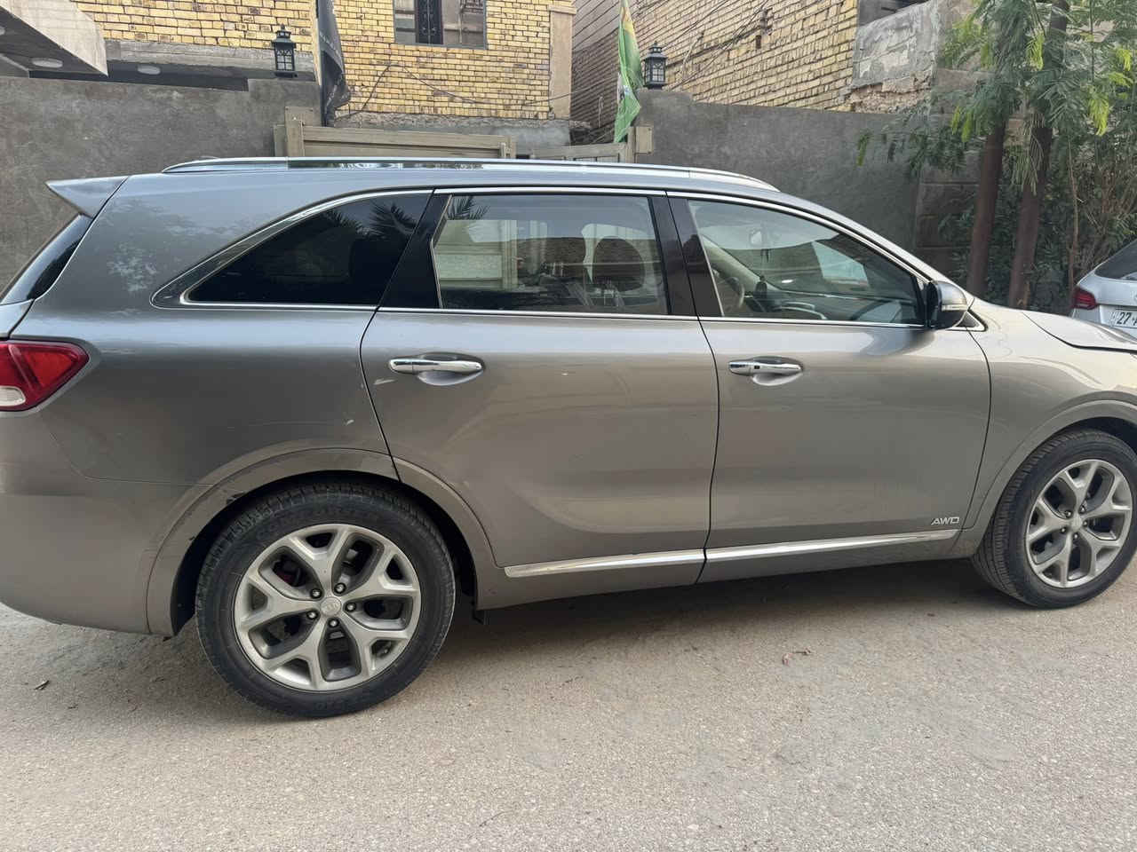 سورنتو 18 فول مواصفات ستة سندرفتحة 7 راكب ثلث قطع تبريد فور ويل  تفئة بلكشنان وبعد هواي مواصفات ***********وسنويه بسمي توني مطلعها مداور ثاني يوم ورايدها 180
