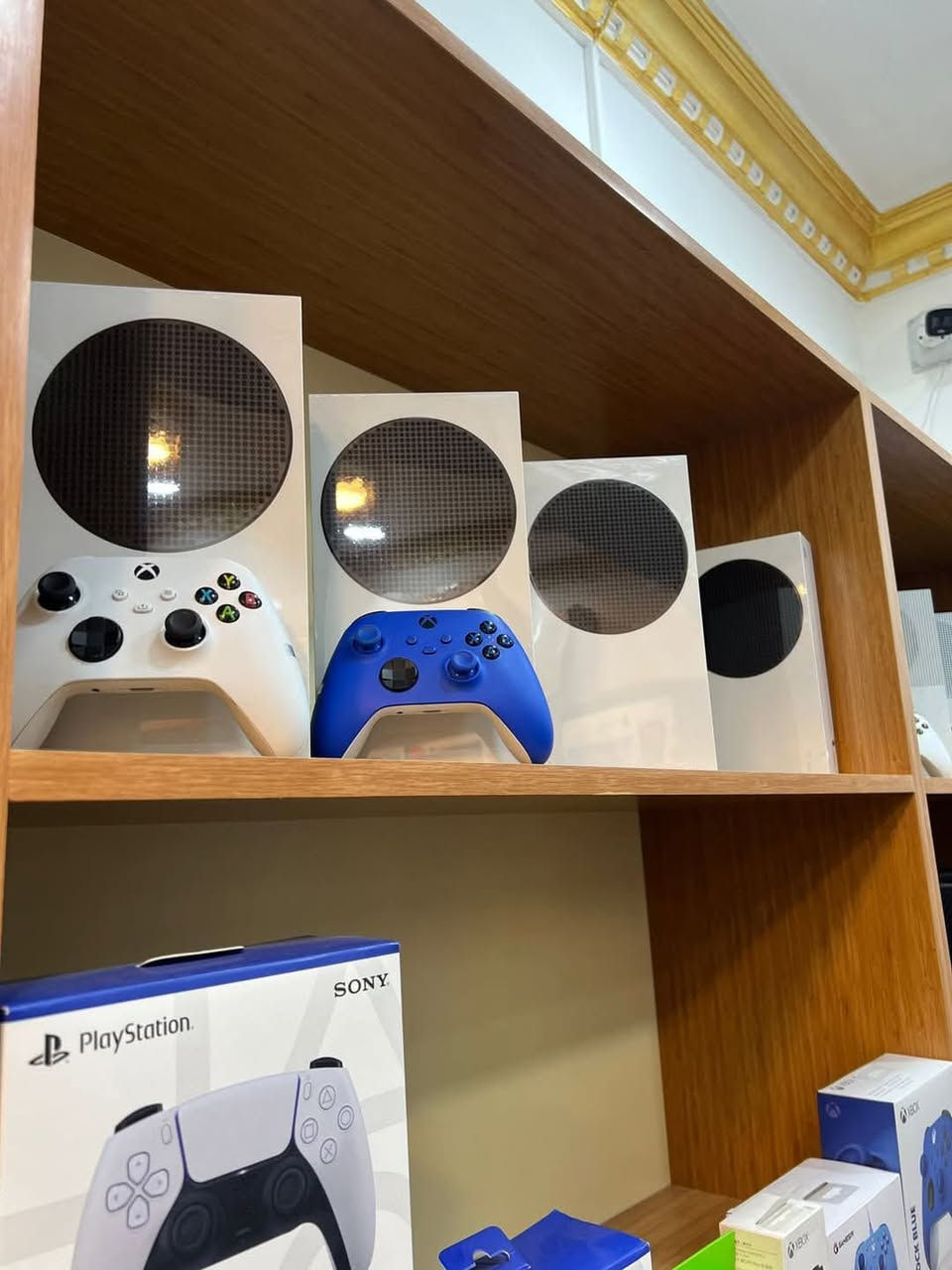 سيريس اس نضيف جداً 
قفل 335
مكان بغداد الحريه 
توصيل 5
***********
ضمان لمدة 10ايام استبدال عدا الكسر والكهرباء
