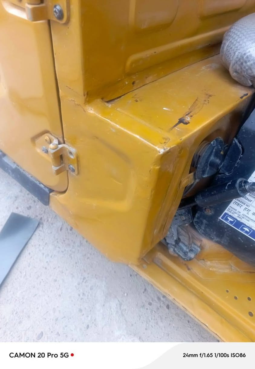 السلام عليكم تكتك 2021 للبيع مرقمة وجاهزة شوف الصور زين بيها ضربة بصفحة السايد بريك اي نقص مابيها تاخذها وتشتغل بيها على باب الله السعر 6700    وبيها مجال بسيط هاتف *********** العنوان بغداد النهروان مقابل شارع 60
