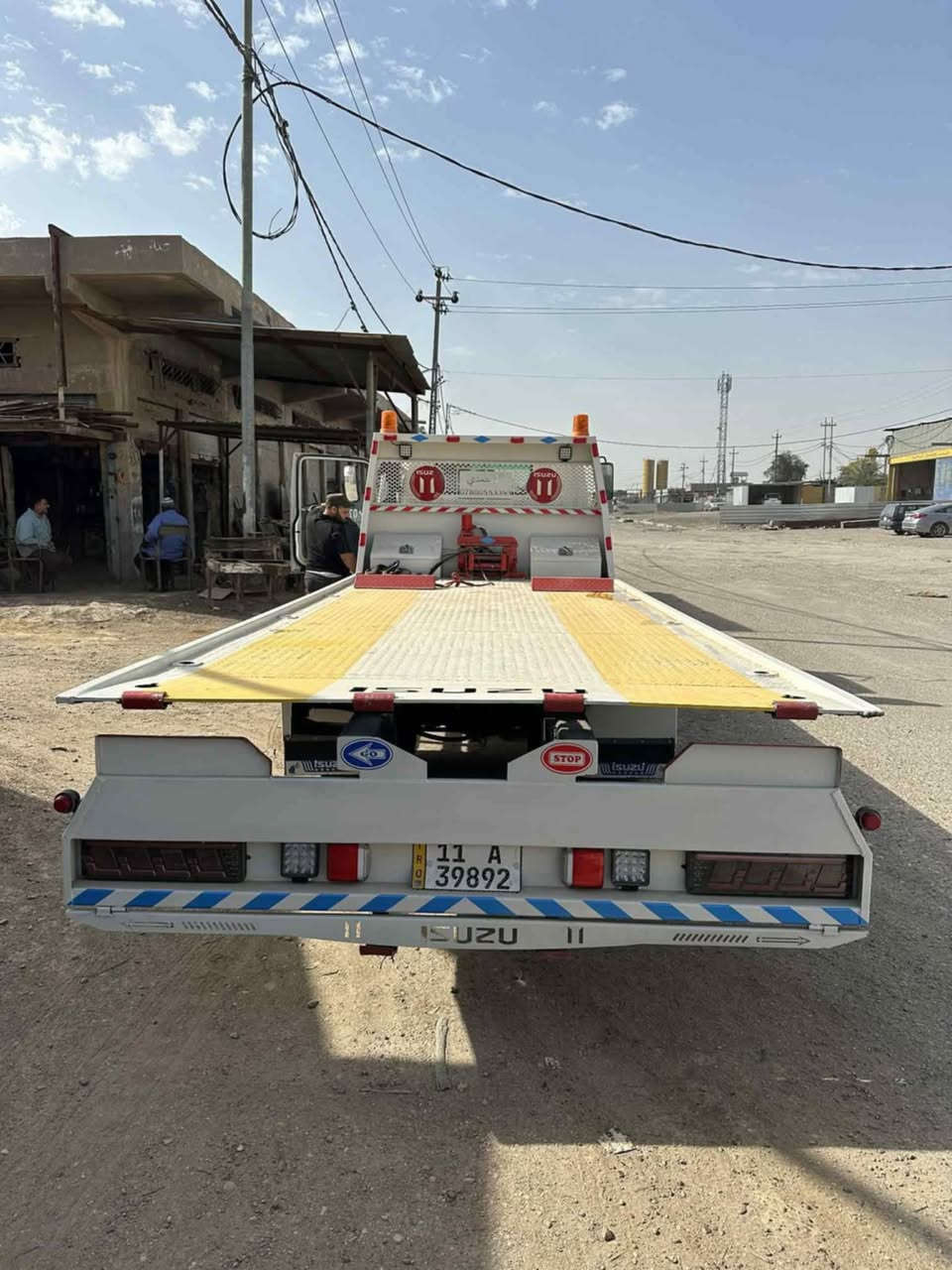 ازوزه سطحي ٣ جكات موديل ٢٠٠٧ سياره بدون اي نقص تخم تاير جديد ***********
