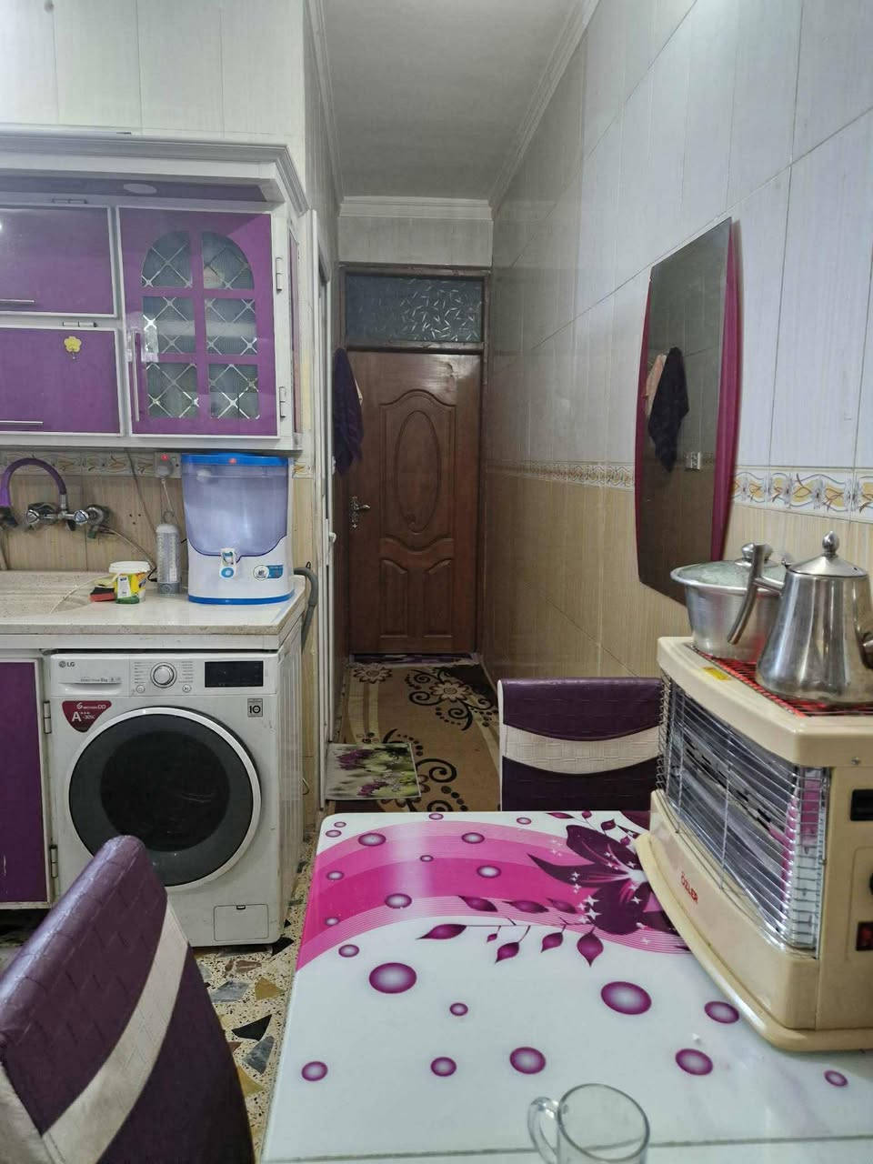 السلام عليكم
(مكلف بالنشر)

بيت للبيع في حي التجار الأولى قرب شارع الأسواق المركزية
مساحة البيت : ٨٠ متر طابقين
الطابق الأول : صاله، غرفه نوم؛ مطبخ، منور، مجمع صحيات
الطابق الثاني : غرفتين نوم و مجمع صحيات

للتواصل الاتصال على الرقم
ابو حيدر ***********
حيدر ***********
