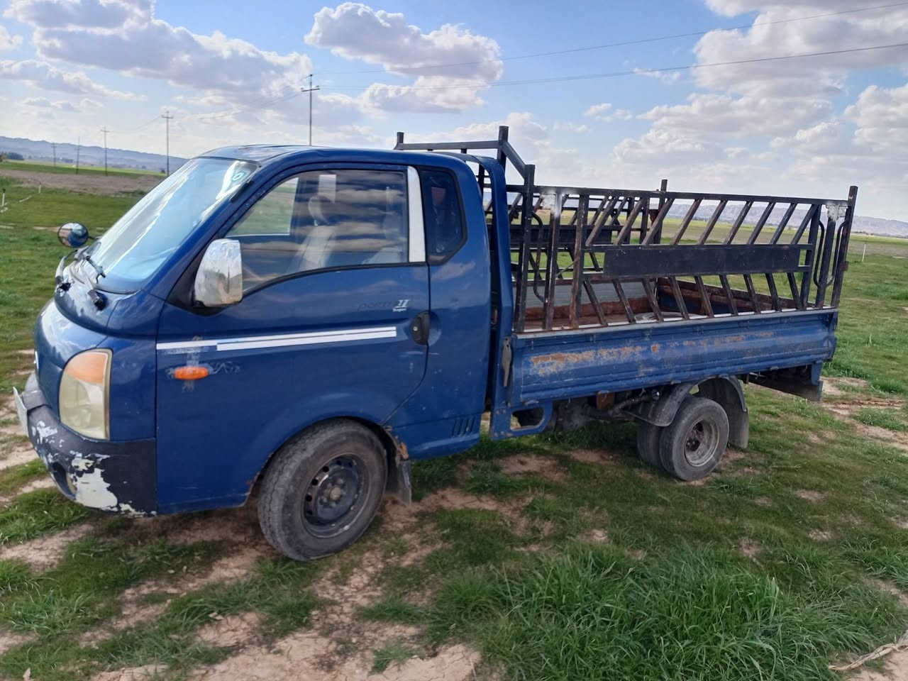 السلام عليكم كيه بورتر رقم مميز
محرك كير شواصي شرط طخم تايرات جديد 
كهربائيات شغاله كلهه تحويل ثاني يوم 
الرقم ***********
