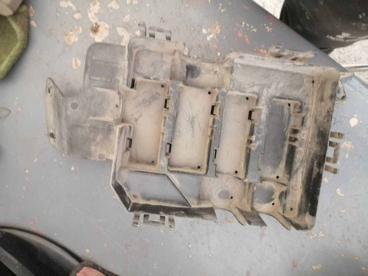 قاعدة فيوزات امبالا 2011 تشتغل غير موديلات للبيع تواصل *********** بغداد +توصيل
