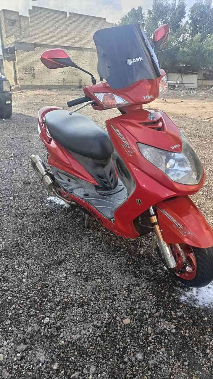 سلام عليكم 
لعنده اقوه خل يصيح بات
سكنس فحل 
دراجه رمبه وكل قطعه بيها مو من العراق
مكينه مكفول
بيها كور ارجي اس
صدر امامي Dy
صدر خلفي nsy
عدسه زنون بلاد
فج بريمبو
تايرات امامي خلفي جلاتين جدد
قطره دهن nay
صالنصه TAKEGAWA 
بك لايت لد
سعرها 750وبيها ماكو هيج سعر بلاش
مكاني الغزاليه 
***********
***********
