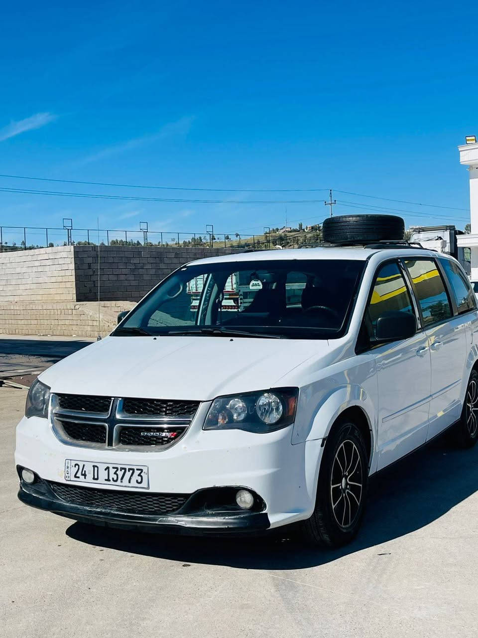 بسم الله مكلف بالنشر  *********** واتساب 
دوج كرفان 2017 وارد أمريكي رقم دهوك 
سونار موجودة داخل الصور  
ملاحضة الكير ما مظبوط والباقي بشرط
الشراي يتصل  *********** واتساب 
مكان السيارة أربيل خبات أربيل, العراق
