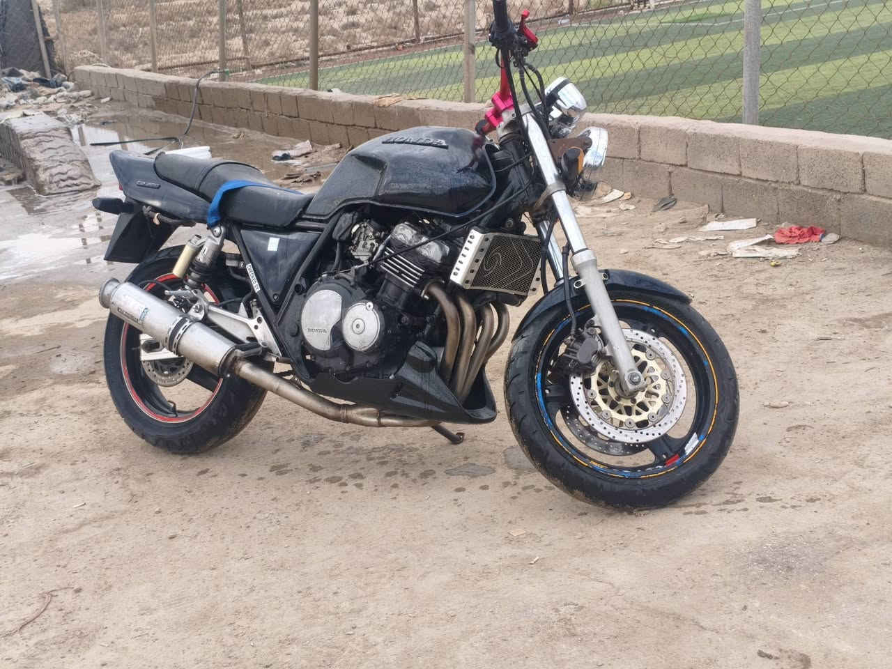 سيبي فور جيل اول للبيع موديل 2000اوراق دراجة مانقصه شي كهربائيات كله جاهزه محرك شلعه ومعدل  ونعومه خير من الله السعر 1500وبيه مجال لشراي مكانه حله القاسم ***********
