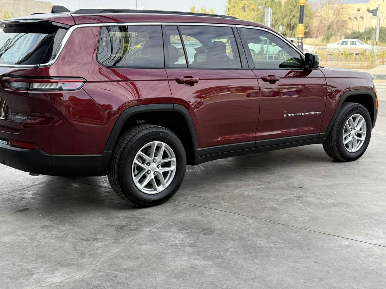 مستعجل على بيع لامرواس ولا اقساط بيع فقط جيب كراند شيروكي موديل 25 ماشيه 9 الف محرك 6 سلندر فتحه سلايت كشنات منفصل 7 راكب ***********السعر 225 ورقه
