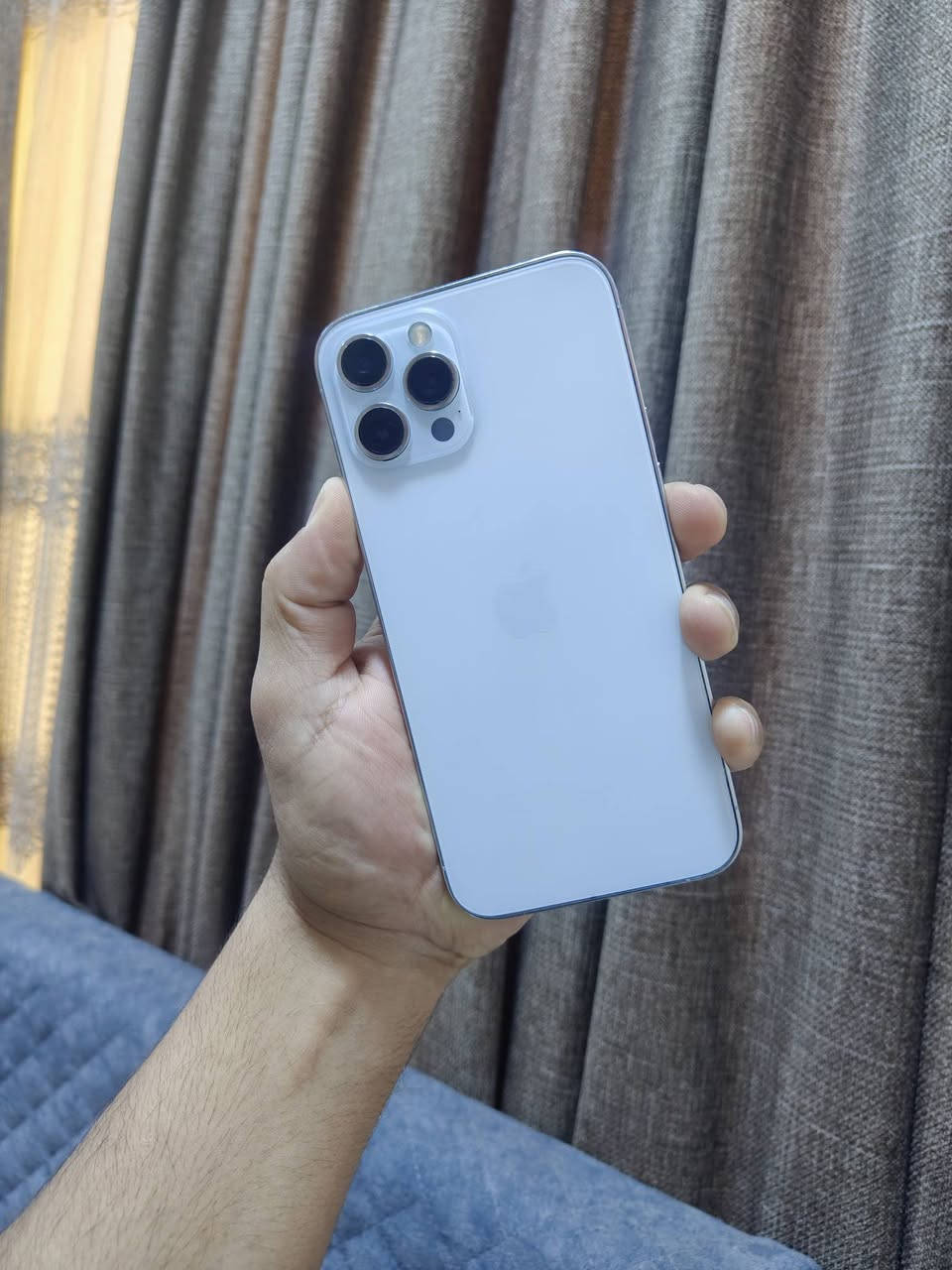 السلام عليكم
للبيع أو مراوس ايفون 12 برو ماكس 
ماستر شرق اوسط AAA نضيف مابي كل عطل 
مستبدل شاشه اصليه وبطاريه يقره مستعمله فيس ايدي ما يشتغل ذاكره 256 بطاريه 81 بلادي رقمي ***********
