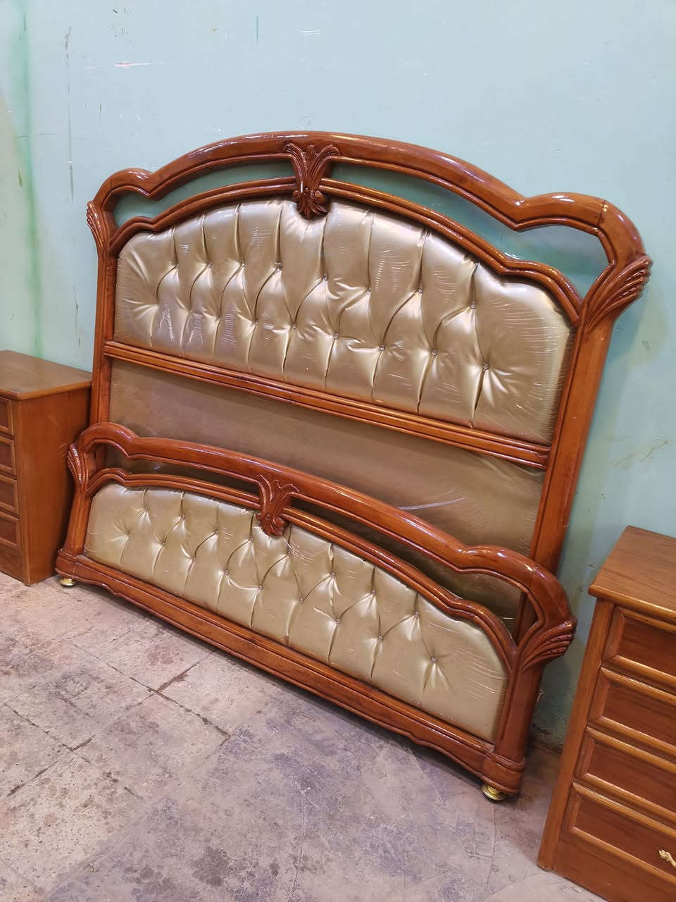 السلام عليكم
غرفه ٦ وملحق صاج داخل وخارج مستعمل اخت الجديده
شغل ثقيل جدا جدا الظهر جرجوبه نقش السرير والميز تواليت كله زان مصري والزاويا بابين
للحجز والتواصل علئ الهاتف او واتساب ***********
يوجد توصيل جميع المحافظات
العنوان بغداد السيديه حي الاعلام شارع قطر الندئ
