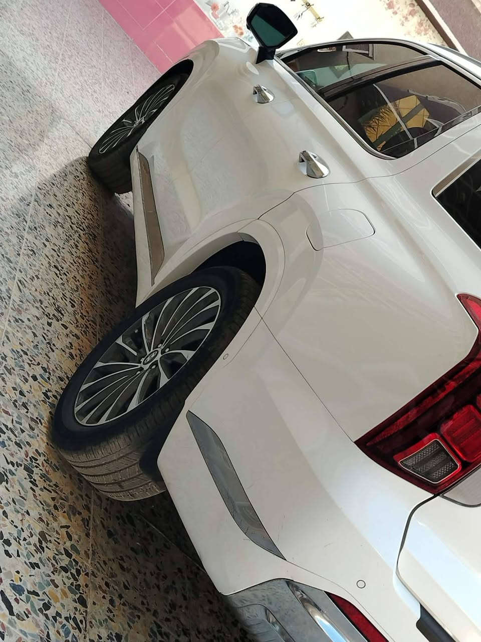 هونداي بلسايد 2024 فئة گلگرافي  فول 1/1 اعلى فئة
1 - اللون / ابيض
2 - العداد  / ٣٤
3 - الرقم بغداد
4-  شاشة عرض(داتا شو)
5- المحرك   v6    3.8 <كير ومحرك شرط  +تبريد ثلج❄️>
6- بصمة تشغيل + بصمة ابواب +تشغيل عن بعد نظام تقديم وترجيع السيارة عن طريق البصمة
7- بانوراما 
8-  فتحة سقف عدد ٢
9- سماعات هارمن گاردن
10- رادار امامي  + خلفي+رادار جانبي  
11- حساسات امامي + خلفي 
12-  كامرات عدد 6  360 درجة 
13- كشنات امامي خزن ميموري +مساج 
14-  كشنات كهربائي تدفئة وتبريد
15- كشنات جلد ابيض ملكي7 راكب قلاب كهربائي 
16- جميع الكشنات تدفئة تبريد
17- بردات جانبية
18- تبريد مركزي امامي + خلفي منفصل التحكم
19-تحكم ستيرن + شفتات
20- تدفئة ستيرن 
21- مرايا هيتر + تعتيم 
22- صندوق كهربائي شفط
23 - وضعيات قيادة  (٥)
24- ويل كب حجم  ٢٠ 
25- اوتو هولد + نقطة عمياء 
26- سايد بريك بصمة + مثبت سرعة
27- شحن لاسلكي 
28 - إشارات بالمرايا  + إشارات جانبيه
29 - اوتو هولد
30 - تحديد مسار
31 -شاشة ديجتال كبيرة
32 -تشغيل عن بعد 
33 - استيرن رجاج
34 - نظام HTRAC دفع رباعي 
35 - نظام مانع انزلاق 
36 - نظام نزول منحدرات 
37 -كشنات Vip منفصل ابيض
حادث جاملغ وربع البنيد صبغ راديترات نفسهن تبريد الشركة 
الاستفسار على الرقم 
*********** واتساب 
سعر ٣٣٥ ورقة

مكاني بغداد
