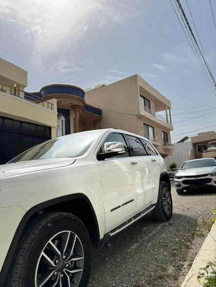 جيپ گراند شيرؤكى ٢٠٢١
مواسه فات ليمتد
گێرمه كينه و كاره باى به شه رت
يه ك پارچه ى بؤياغه دوو پارچه ى بيلاد گؤراوه بئ ناو گرتن
٦٥ ميل رؤيشتووه
ئه رباگ سيسته م به شه رت
٢٣٥ گه لا
*********** رانية
