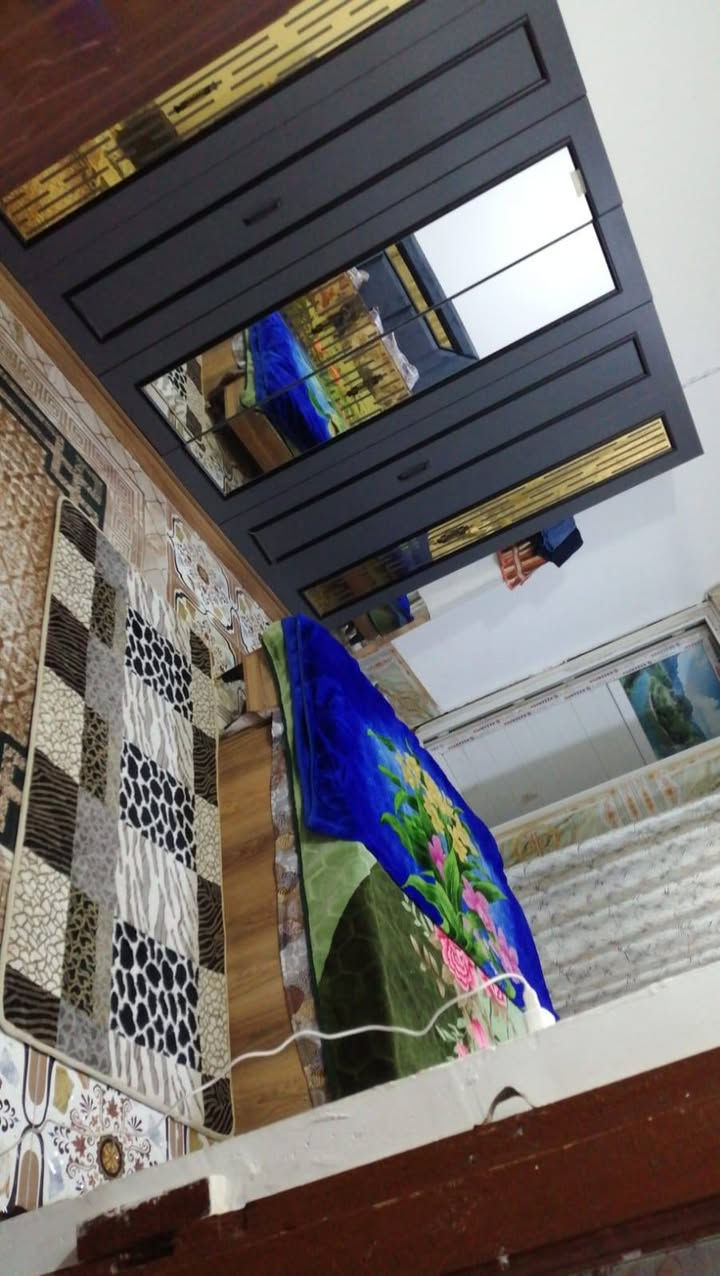 دار سكني للبيع في منطقة حي العسكري شارع ٦٠ زراعي البو جاسم ... (( سند 25 )) اقرار محكمة
تفاصيل المنزل ؛
غرفتين نوم ... صالة .. استقبال .. مطبخ بارد وحار ..ومخزن وصحيات داخلية وخارجية .. مساحة البيت 180 م² 

الشراي يتصل 
***********
دار سكني للبيع في منطقة حي العسكري شارع ٦٠ زراعي البو جاسم ... (( سند 25 )) اقرار محكمة
