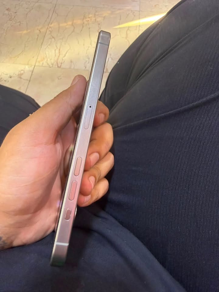 لسلام عليكم خواتي 
١٥ برو ماكس 
جهاز نضيف وجديد 
الذاكره ٢٥٦
بطاريه ٨٥
وتر بروف
نضافه ٩٠/١٠٠
ماويا غراض 
افحص وين متريد 
مكان بغداد الحبيبيه
السعر ٩٧٠
***********
