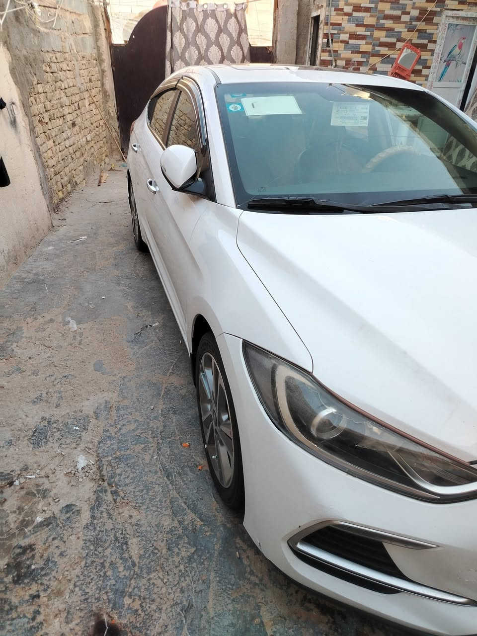 سلام عليكم البيع 
 النترا سوبر خليجي موديل / 2018  خليجيه
لون ابيض /رقم كربلاء نكليزي بسمي سنويه وهزه جديد 
فول مواصفات    
كشنات جلد 
سلايد روف 
لد نهاري 
ويل كب عدد / 5  
كروز سرعه 
قطعتين تبريد امامي وخلفي 
كامره خلفيه دواره + كامره اماميه  
تحكم ستيرن جهتين 
مدخل (USB / AUX)
اشاير بالمري 
مري قابله للطي اوتو و شفط AUTO
الاوامر الصوتية انفنتي 
شاشة حجم كبير 
يدات ابواب المنيوم 
دسك عدد / 4 
محرك 2000 دوش سوبر خليجي 
حساس خلفي بلادي + حساس امامي بلادي 
3 انظمه قياده
( نورمال / ايكو / سبورت )
ماشيه ( 60 الف 
تخم تاير جديد كوري 
كير محرك تبريد صدر حداديه كفاله عامه جديده جداً  مكفوله من جميع النواحي مابيه نقص ابد  و على الفحص 
مكفوله  حتى دعاميات فقط طارت صبغ مكدار صبعين 
مكان السياره كربلاء حي العسكري قطاع 
***********

