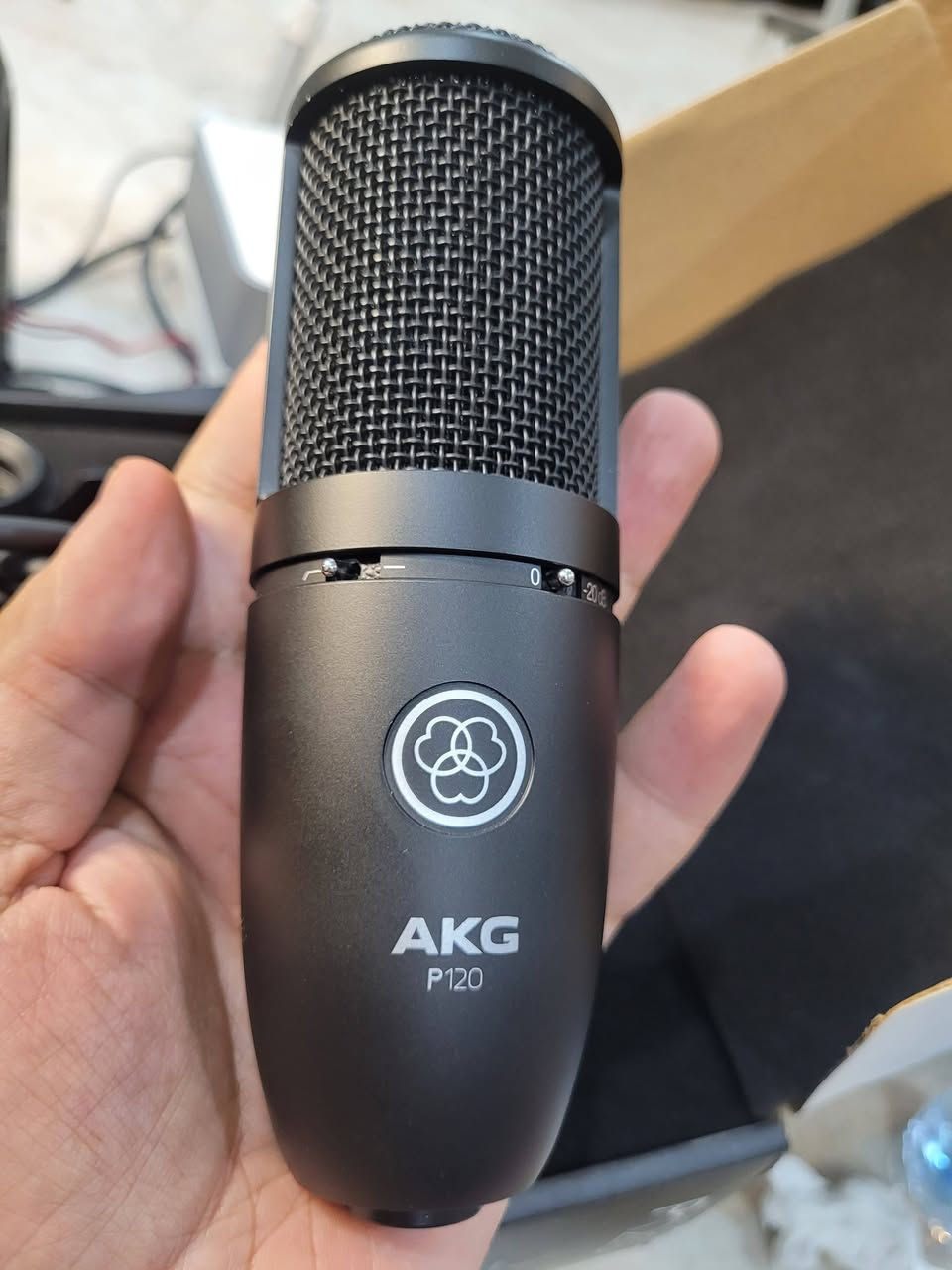 من رخصة الادمن مايك AKG P120 اصلي
جديد بس اكول مسخدم عن الحلال والحرام لان اجى وياه كيبل اصلي وهو ميجي وياه كيبل


**إذا كنت صاحب هذا الإعلان وتريد حذفه لأي سبب، رجاءا أرسل رسالة إلى الدعم الفني**