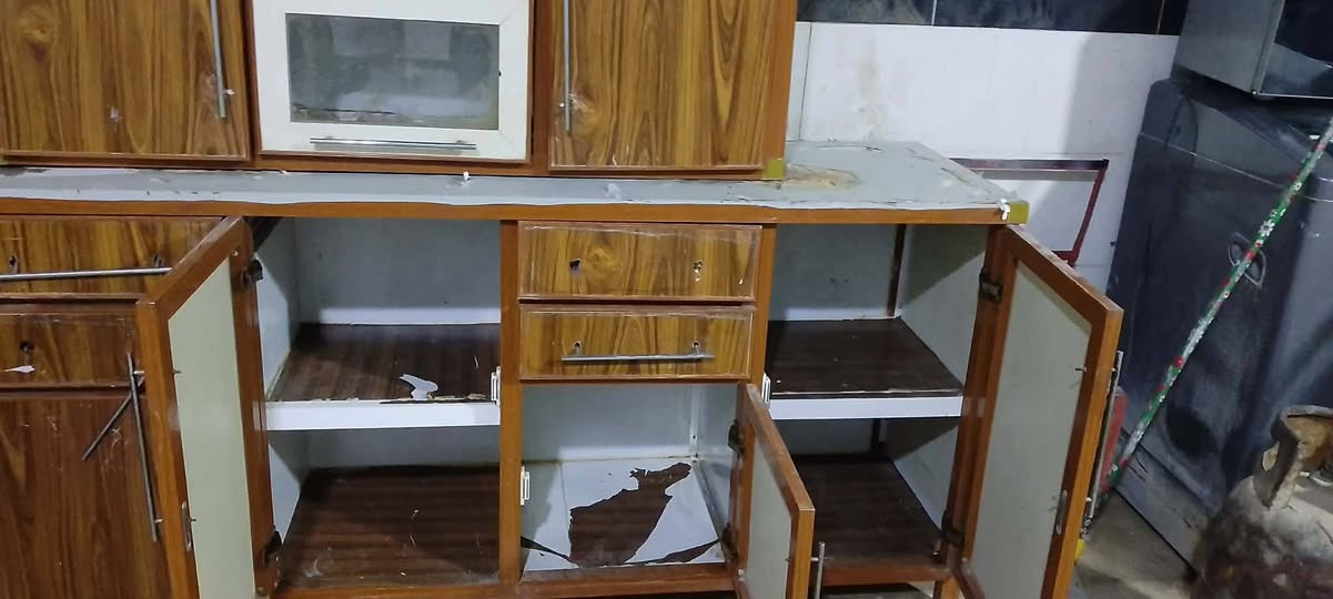 #لـلـــــبيع كاونتر 3 متر والسنك مترتين تسكام ثقيل باله 
يحتاج ترتيب بسيط
السعر /225 وبيه مجال قليل
العنوان / مغربه للإستفسار أكثر إتصل ***********
#ميسان_العماره
