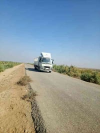 سياره هينو للبيع سته وربع مديل 96مكينه سبعين عادي لاصرف ولابخار 077319...