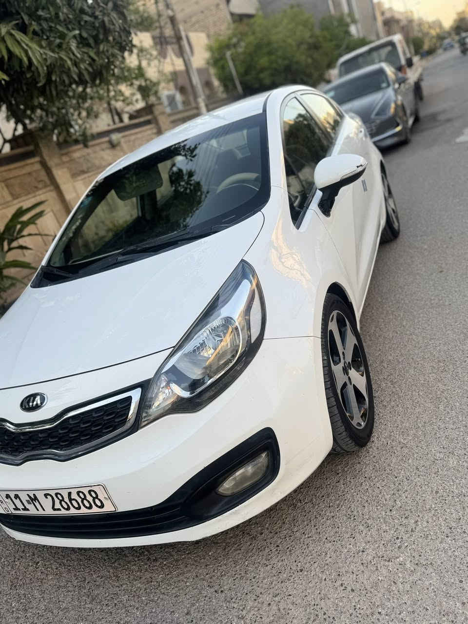 السلام عليكم كيا ريو خليجي موديل 2014
محرك 1600دوش 
رقم بغداد شرط التحويل 
مكينه كير كله بشرط مامفتوح 
السياره بيه باب السايق وشويه من الباب الخلفي مبواك 
السياره جاهزه اي نقص مابيه تبريد حداديه صدر 
مواصفات 
تحكم سترين 
اشاير مري مري شفط  
حساسات خلفيه 
كأمره شاشه 
نظام ايكو اقتصادي 
داخل لونين 
العنوان بغداد 
الشراي يتصل ***********
السعر 94بيه مجال
