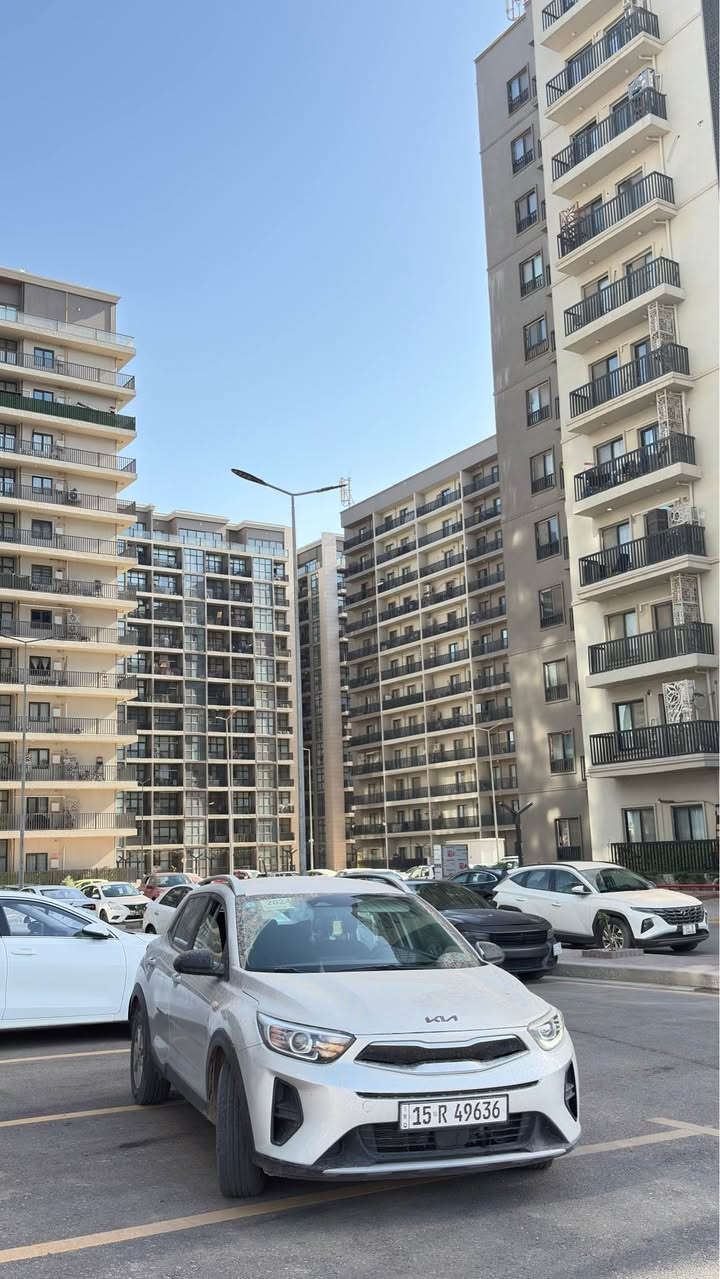 كيا ستونيك 2024 
بيع ابو مراوس 
السيارة فول عدا البصمه والفتحه 
اغلب مواصفاتها موضحه بالصور 
تحديد مسار 
رادار 
وقوف تلقائي 
قيادة ذاتيه
شاشة apple carplay , android auto 
Auto stop ,auto start 
حساس هواء الأطارات 
مثبت سرعه , cruse 
نظام Abs 
3 انظمة قياده 
گير 7 نمر 
محرك 1.3 turbo 
السيارة بيها بارد بالچاملغ الامامي مال الراكب وايضاً بارد بالچاملغ الخلفي والبنيد مرشوش كلير فقط 
نظيفه واقتصاديه 
السعر 130$ 
للأسفسار : *********** بغداد, العراق

