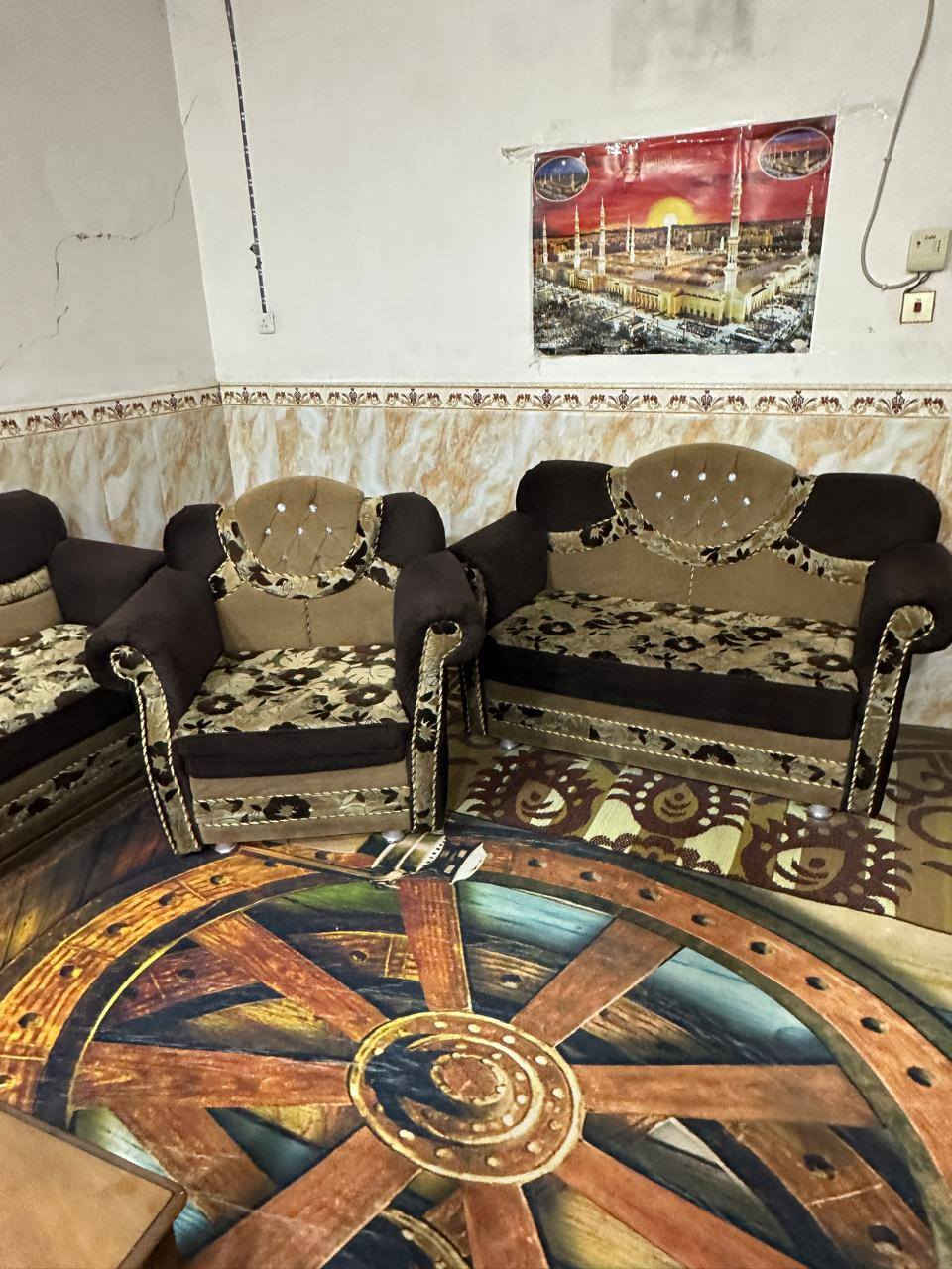 تخم قنفات 10 نفرات للبيع
مستخدم سنتين بس نوعية جيدة
خشب وسفنج درجة أولى
السعر 450 وبي مجال بسيط
واتساب
***********
اتصال
***********
