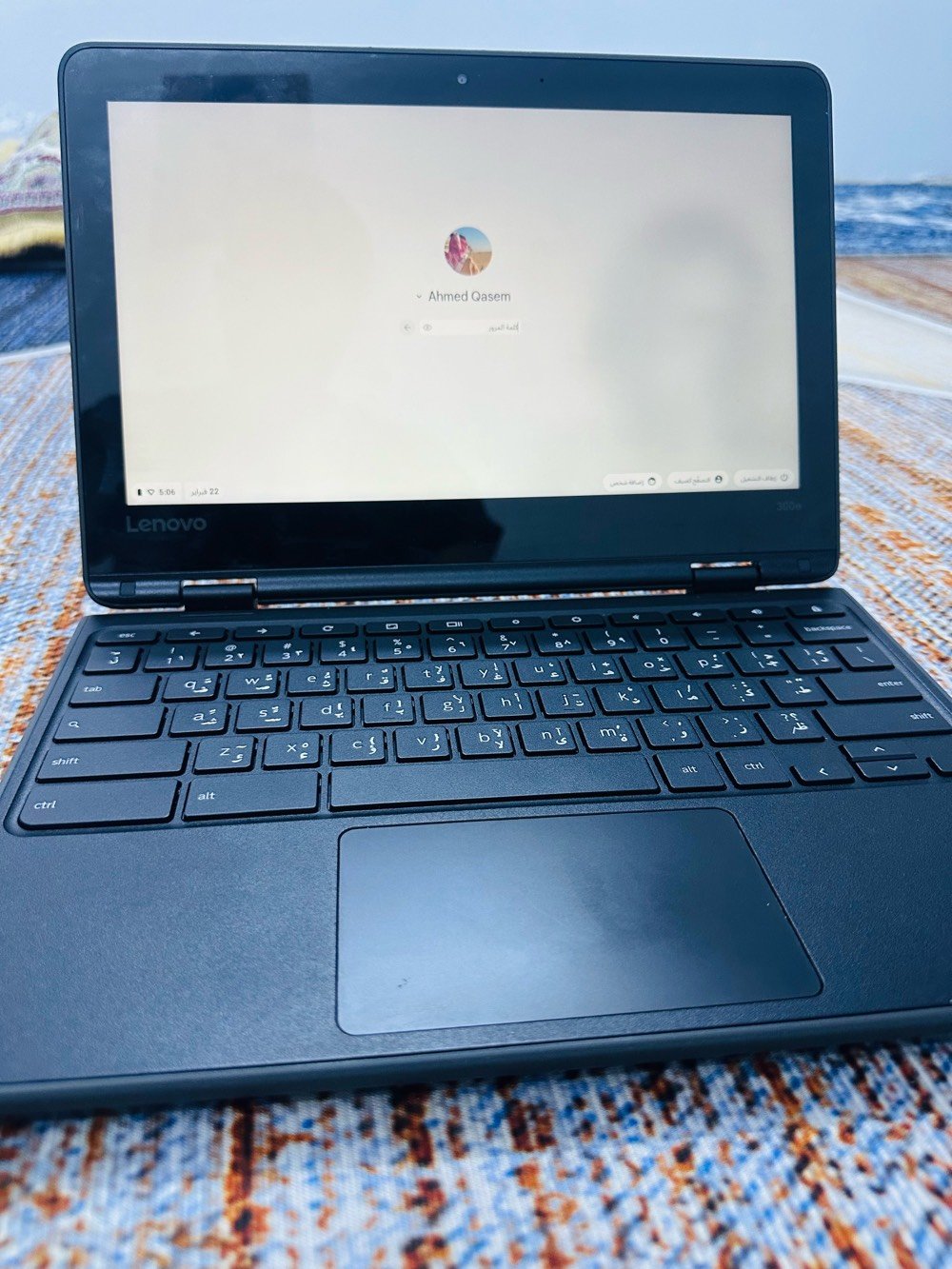 💻 لينوفو 2 في 1: لاب توب بذكاء.. وآيباد بمرونة! 🔄
هل تبحث عن الجهاز المثالي للدراسة، العمل، أو الترفيه؟ إليك Lenovo Chromebook الذي يجمع بين قوة الكمبيوتر وسهولة الجهاز اللوحي في تصميم واحد مذهل.
أبرز المميزات:
• 🔄 تصميم ينطوي 360 درجة: استخدمه كلاب توب للكتابة، أو اقلبه بالكامل ليصبح آيباد (Tablet) للتصفح والرسم.
• 👆 شاشة لمس (Touchscreen): تفاعل مباشر وسريع مع تطبيقاتك المفضلة بلمسة إصبع.
• ⌨️ كيبورد عربي/إنجليزي: تصميم مريح للكتابة السريعة والمهام الدراسية.
• 🚀 نظام خفيف وسريع: إقلاع في ثوانٍ وبطارية تدوم معك طويلاً.
• 🔋 مثالي للتنقل: وزن خفيف وحجم مدمج يناسب حقيبتك أينما ذهبت.
