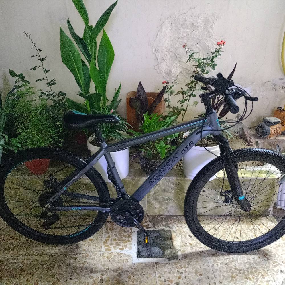 للبيع بايسكل جبلي Bmx كير شغال كامل العنوان موصل جانب الأيسر السعر خاص الرقم *********** بي واتساب