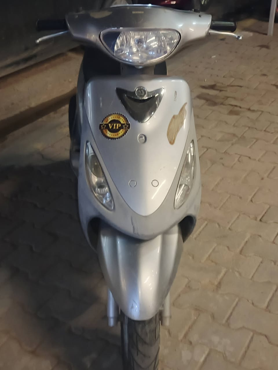 سلام عليكم دراجة ماكس منغولي دراجه كفاله دراجة مال رمبه  كله بلاد صارله من شهر منزله رمبه بوشه  49  مكينته  خرسه أي صوت ماكو بل مكينه ناعمه  حيل دراجه اوراقه موجود سعره 675 بيه مجال  متواجد عل رقم *********** ورجان رجان مو شراي لحد يتعبني ودراجه تاخذه شرط كله عل بلاد
