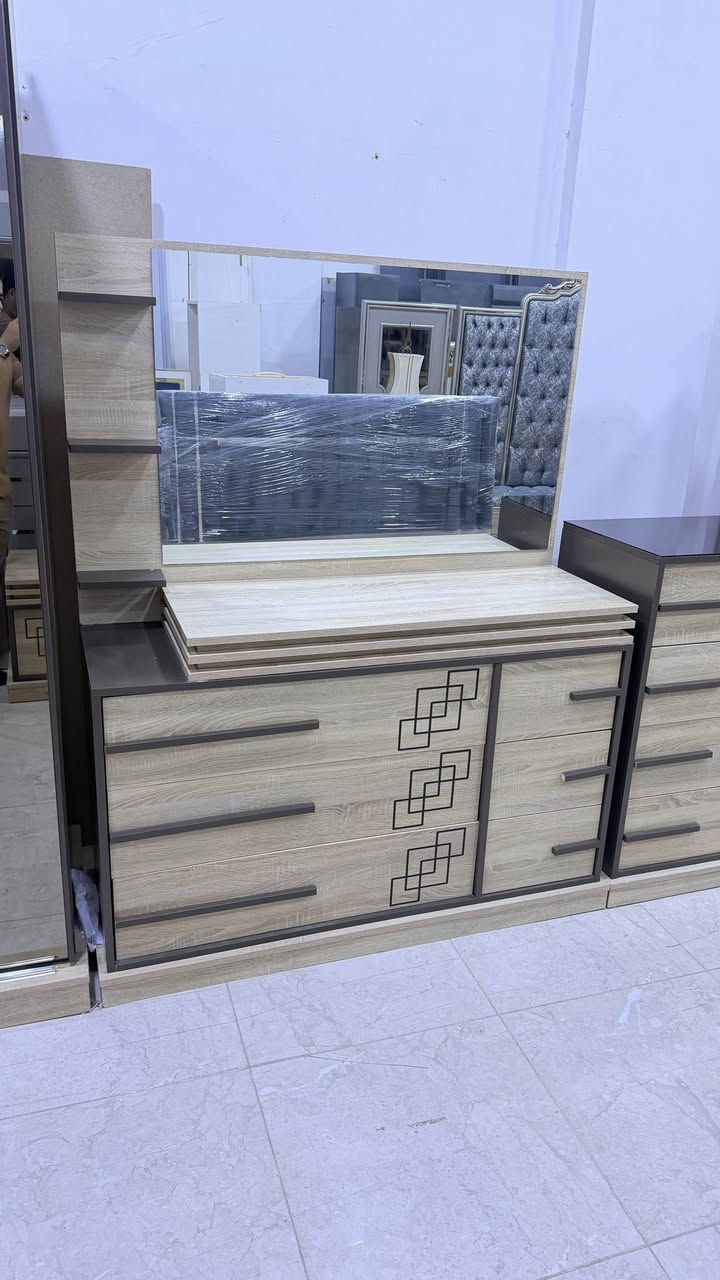 غرفه نوم ماركه  لون عسلي مطخم جوزي7قطع نظافه اخو الجديد السعر مع الشد والنقل 650 الف *********** // ***********

