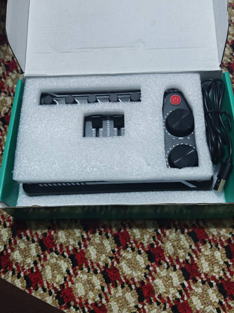 سلام عليكم اخوان🎙️ كرت صوت F998 لايف ساوند كارد 🎙️
كرت صوت ممتاز للبث المباشر، اليوتيوب، التيك توك، الجيمينگ، والغناء 🎧
يدعم مؤثرات صوتية هواي وحلوة، وتكدر تتحكم بالصوت بسهولة.
🔹 بيه مؤثرات جاهزة (ضحك، تصفيق، أصوات… إلخ)
🔹 تحكم بالباس، الميد، والتربل
🔹 بيه إيكو وكاراوكي
🔹 يشتغل على الموبايل والكمبيوتر
🔹 مناسب للبث، تسجيل، ستريمنگ، وحتى الغناء
🔹 بطارية داخلية + شحن USB
🔹 يدعم البلوتوث
📦 الحالة: نظيف / شبه جديد
📍 السعر: ( السعر 30 مع التوصيل) حلة, بابل


**إذا كنت صاحب هذا الإعلان وتريد حذفه لأي سبب، رجاءا أرسل رسالة إلى الدعم الفني**