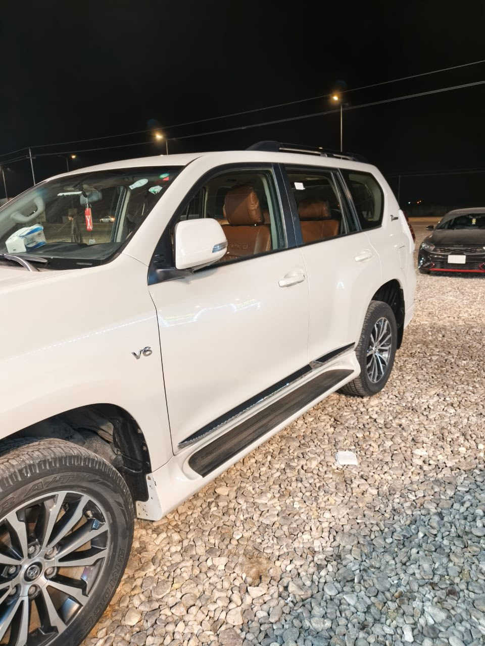 السلام عليكم
TOYOTA PRADO / TXS 2022/ 70 
تويوتا برادو سبعينية فئة TXS اعلى فئه بل موديل 2022 باب أول /رقم اربيل 

مواصفات سيارة 
———————————————- 

١- فتحه 
٢-كشنات جلد كهرباء /
٣- لون الكشنات قرميدي 
  
4- شاشه كبيرة
5- ابل كار بلي 
6-اندوريد اوتو
7- شاحنه موبايل واير ليس
8-لايتات زينون / زراكه لايت
9-تحكم ستيرن /كروز سرعه 
10-حساسات خلفيه 
11-ثلاجه 

12- ثنين بصمات 
13-السبير تعليك وجديد منازل 
14- محرك 6 سيلندر 400 
١5- اربع جامات أوتو AUTO
16-دخول ذكي السائق والراكب
17-كامره خلفية 
18-وموصفات السبيعينية معروفة
‏________________________
السيارة مكفولة كفالة عامة (عدا تكحيل صغير بالدعاميه الخلفيه 

السيارة ماشية 45حقيقي شرط الفحص

السعر 475وبية مجال وبيك خير وتدلل❤️

مكان السيارة/📍العزيزية/***********
