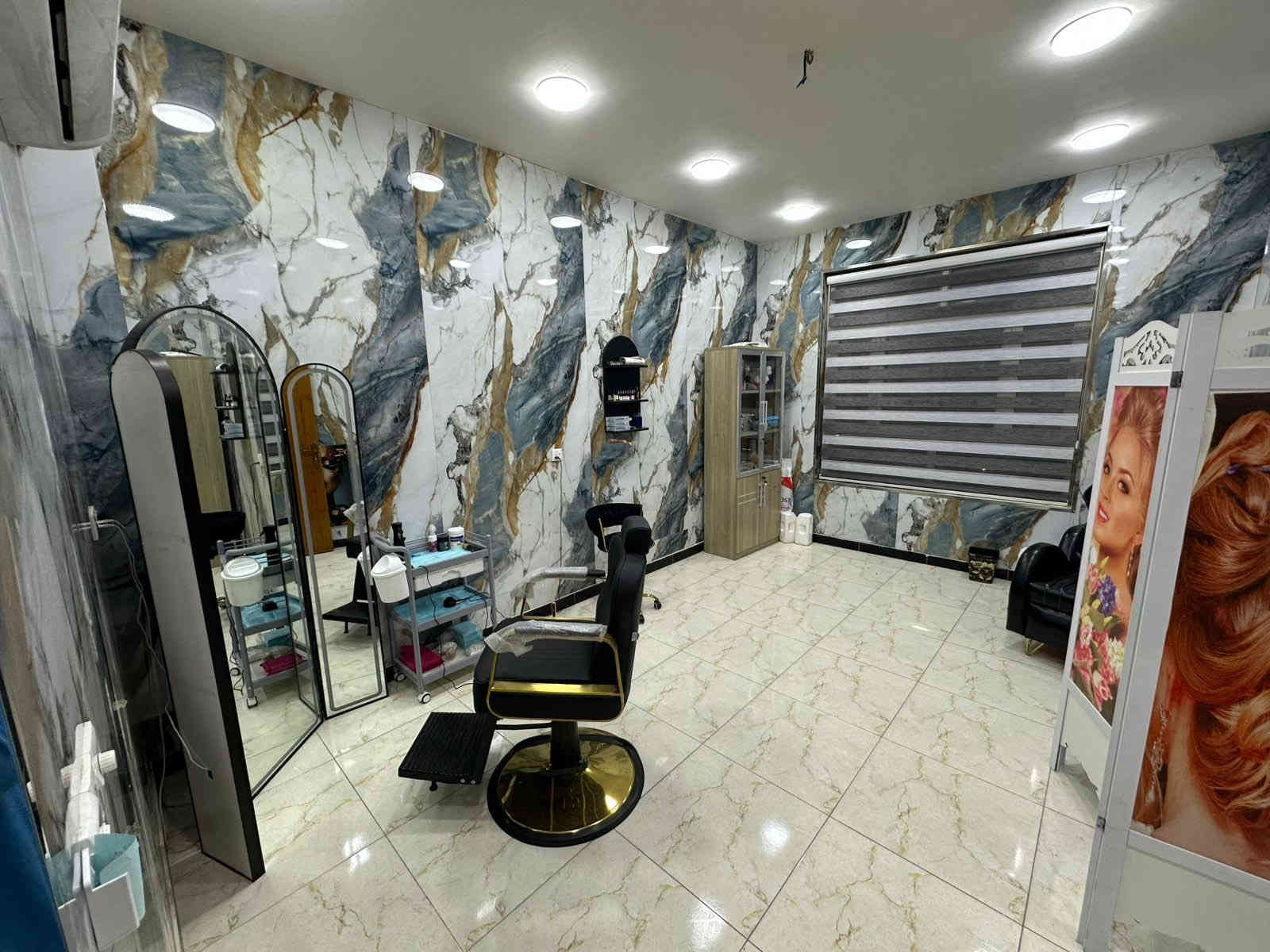 السلام عليكم 
غراض صالون للبيع 
ميز حلاقه عدد 3 كامل مع الكرسي 
كرسي ابو المغسلة 1 
كاويات عدد 2
شسورات عدد 2 مع ستاندات 
ميز مجرات عدد 5 
سديه جديدة 1 
رفوف مواد عدد 3 
قاطع 1 
رنگ لايت تعليك 1 
مواد + ميز + كرسي + مغسلة متكامله تنضيف قدم وبدي كير ومني كير واكرلك 
—————————————
اصباغ + معالجات + مواد شعر 

السعر 3 مليون شلع وبيهن مجال بسيط 
العنوان بغداد / مدينه الصدر 
للاستفسار ***********
