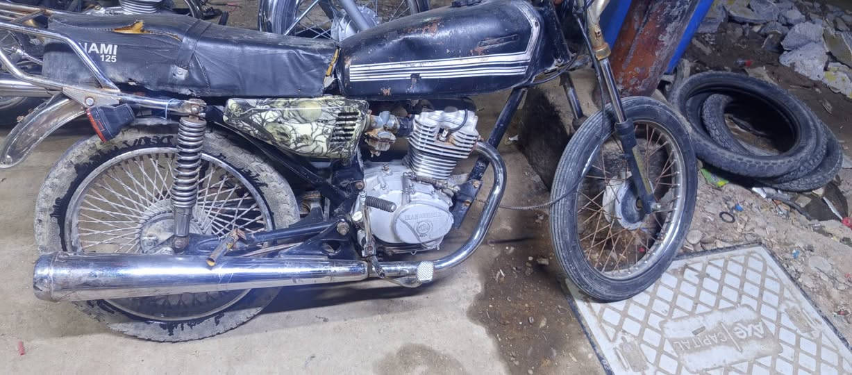 السلام عليكم اخوان دراجه ادوات للبيع مكفوله عشائريا شغاله مكينه نضيفه ب250قفل مكان شطره ***********
