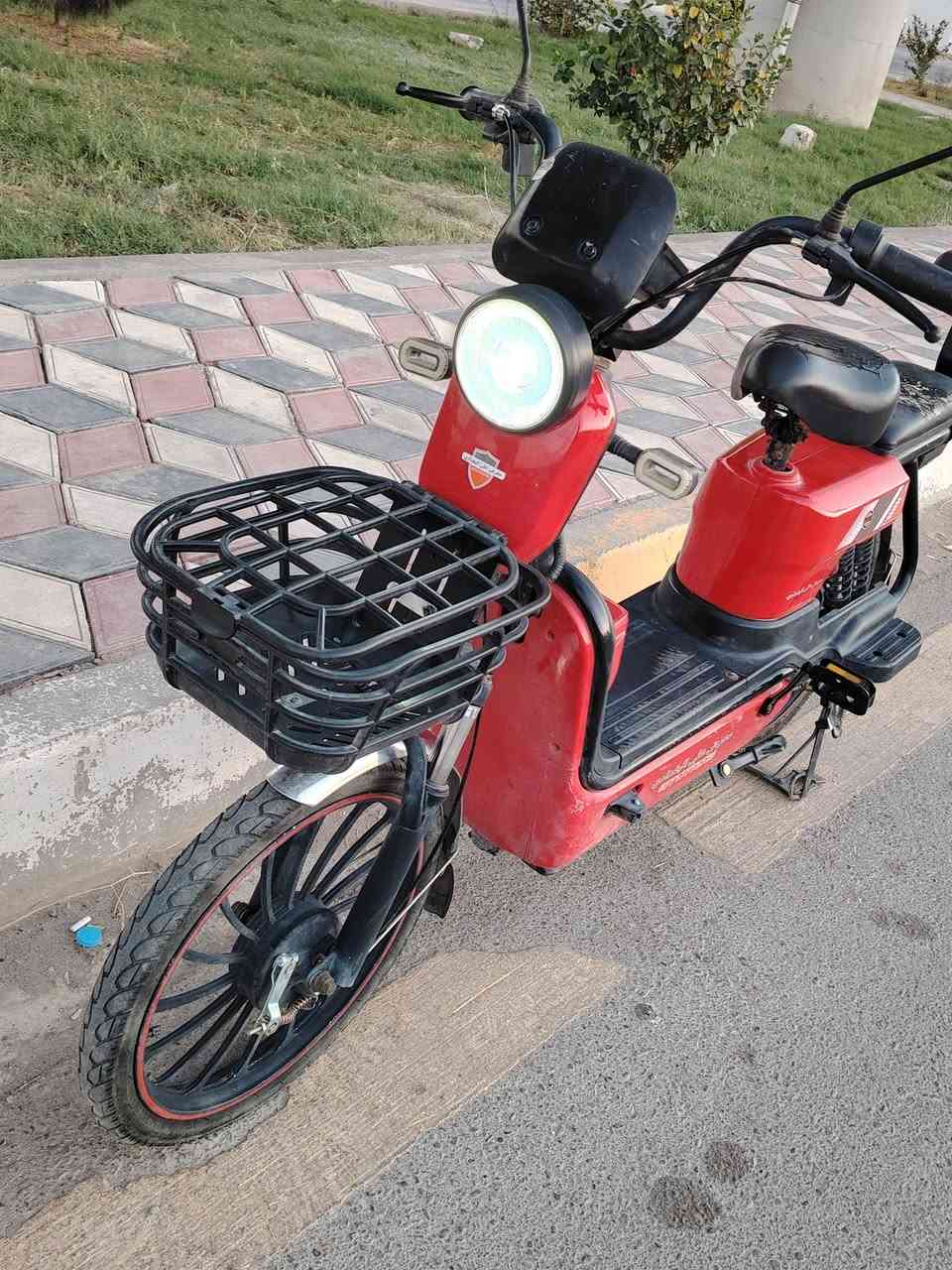بايسكل شحن مثل ما واضح بل صور مابي عيب غير الويل الوره بي عواج بسيط كلوبات شغاله أشارت شغاله مابي عيب نضيف بي بك هم سعره 190 وبي مجال مكاني كركوك ***********
