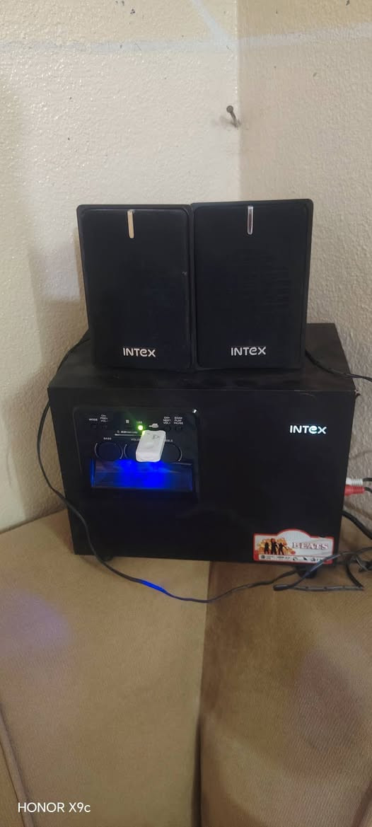 مضخم للبيع صوتو فول ماشاء الله 
بلاتوث خارجي يشتغل فقط كهرب 
السعر 35
مكاني موصل ايسر حي الانتصار 
*********** واتساب
